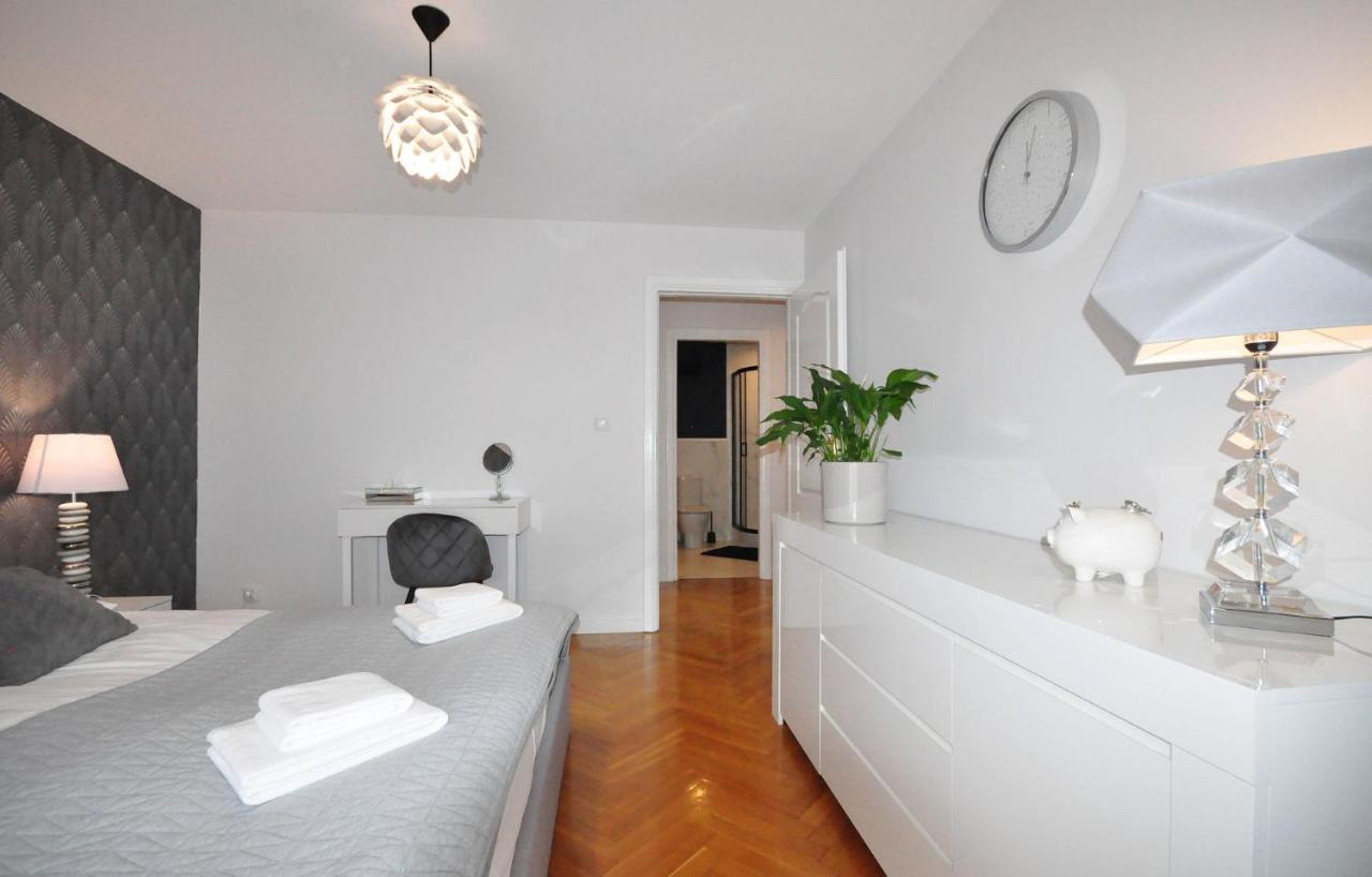 Family First Apartament *